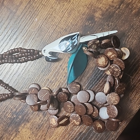 Coconut shell bird necklace - Picture 2 of 4